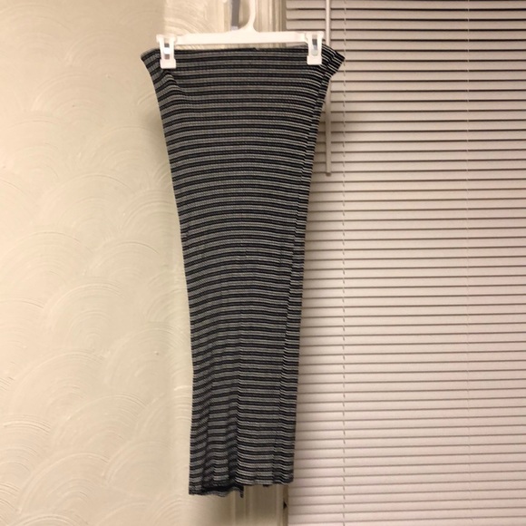 Long tight skirt. - Picture 1 of 3